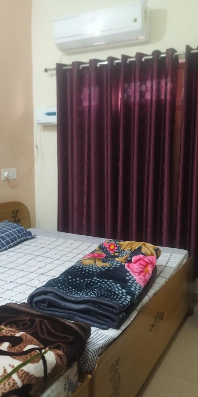 Anant Paying Guest House Ayodhya Eksteriør billede